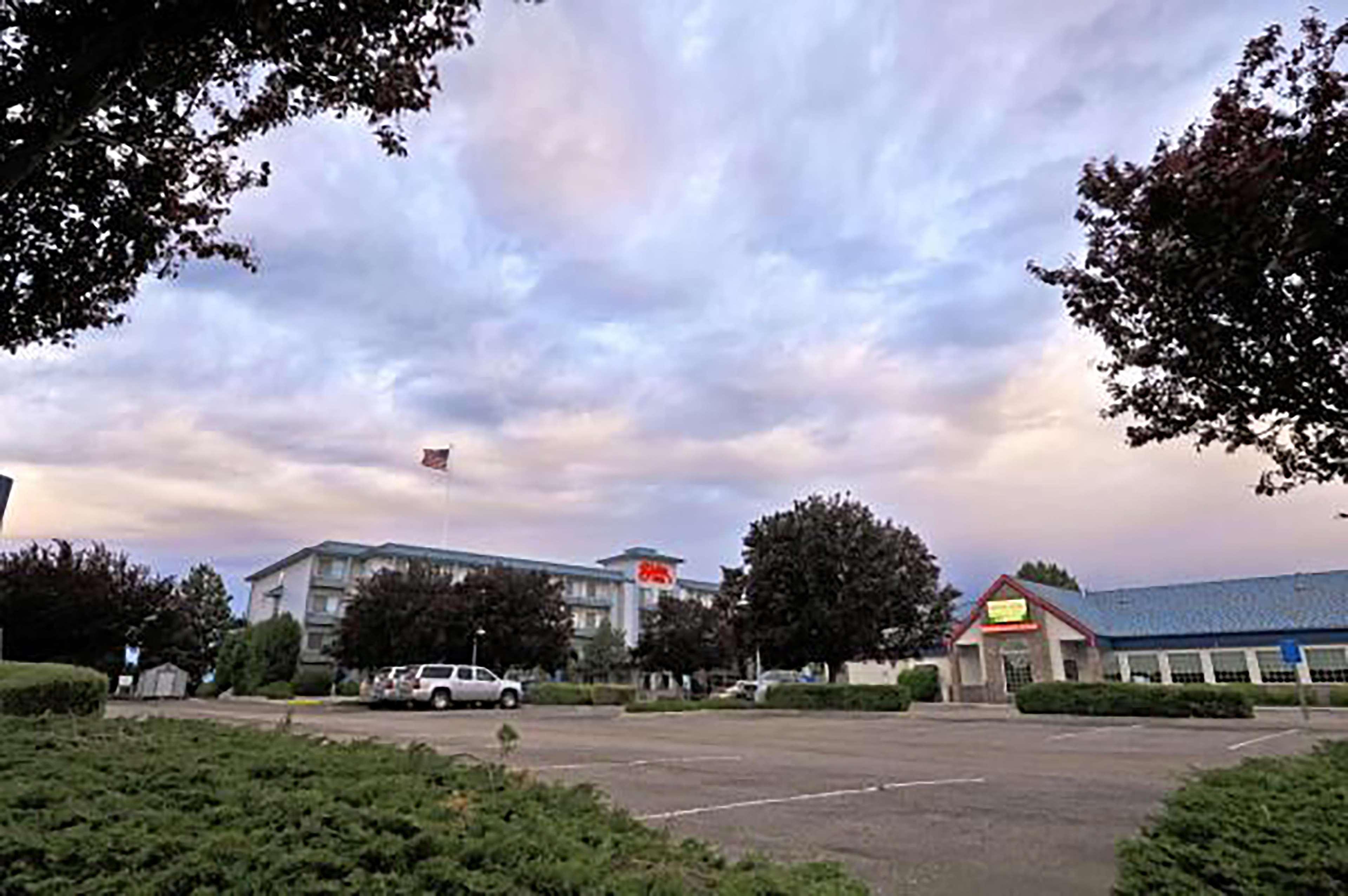 Shilo Inn Suites Hotel - Nampa Suites Exterior foto